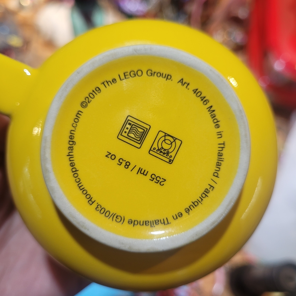 LEGO Yellow Smiling Face Mug - Picture 2 of 2